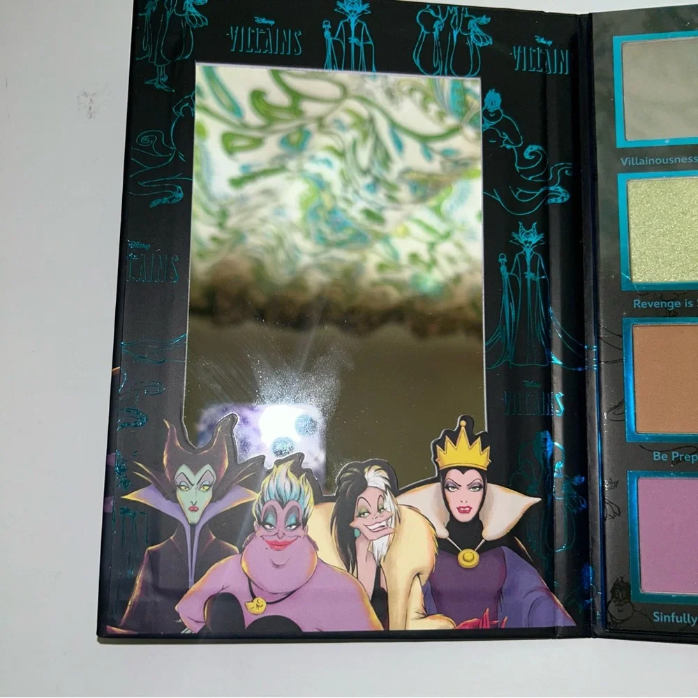Disney Villians‎ eyeshadow palette NEW